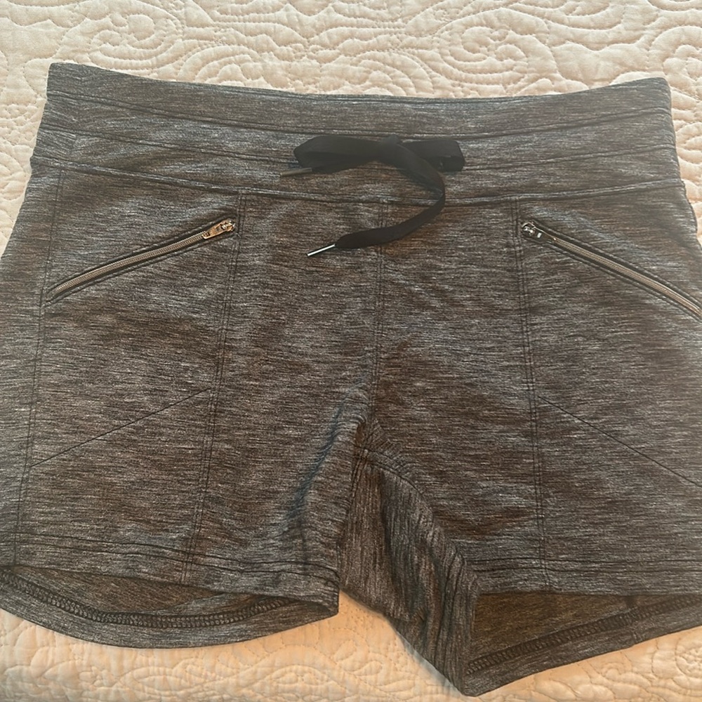 Women’s Athleta short